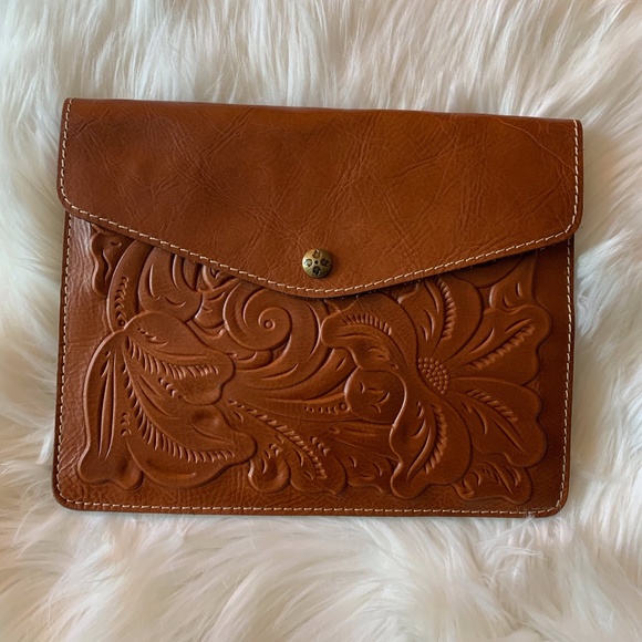 Patricia Nash Handbags - PATRICIA NASH Envelope Leather Clutch/iPad Case